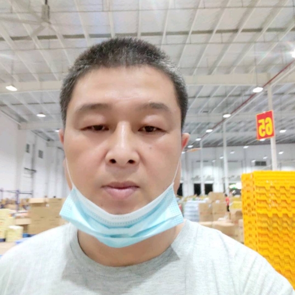 贪玩深拥雪糕的照片
