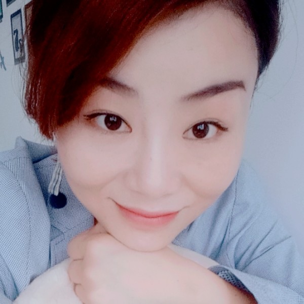 如英随行的照片