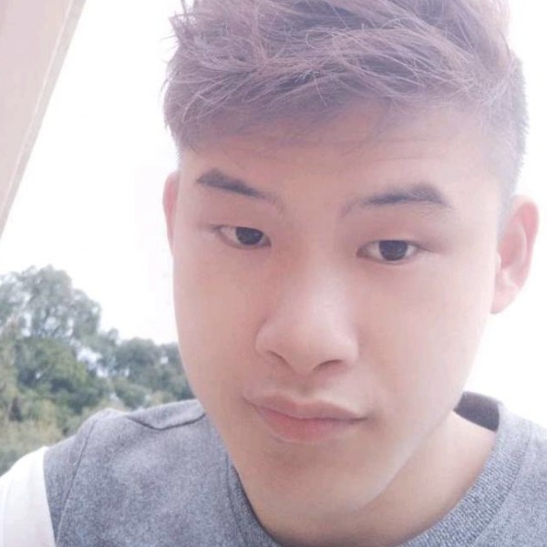 明亮有发箍的照片