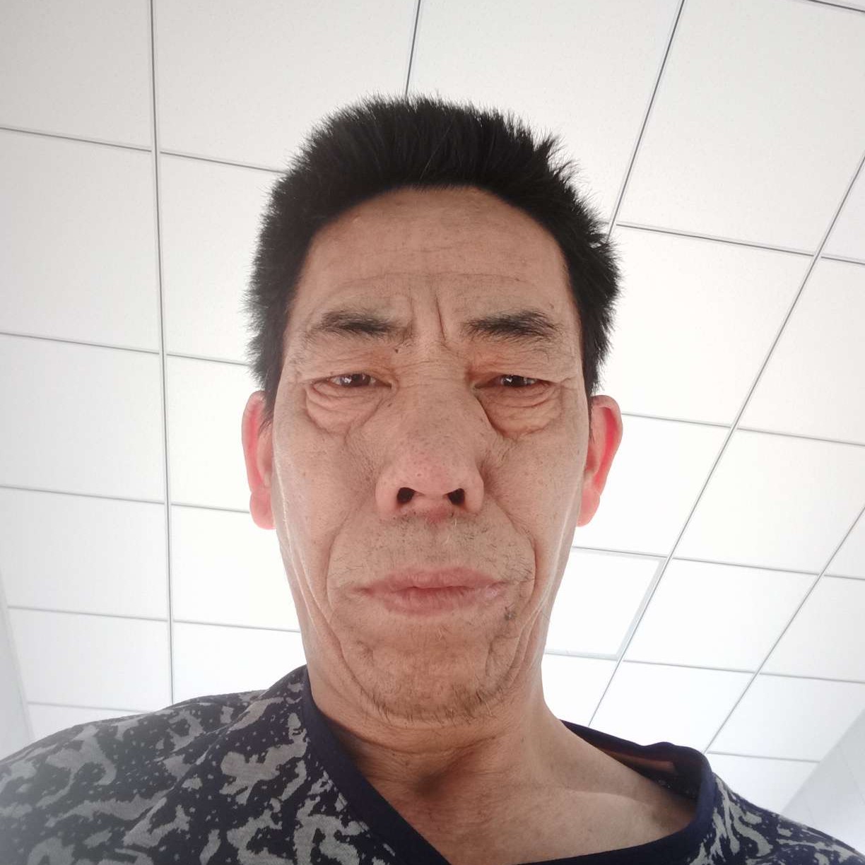 草莓放弃怕黑的照片