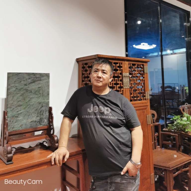 一个古董商人的照片