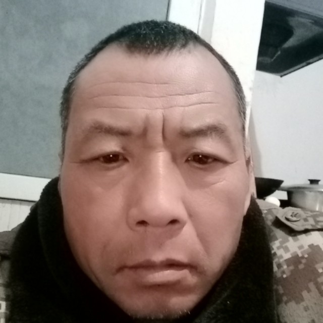 小伙保卫平淡的照片
