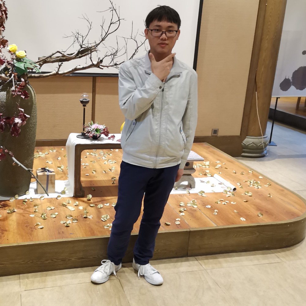 舒荷多么踏实的照片