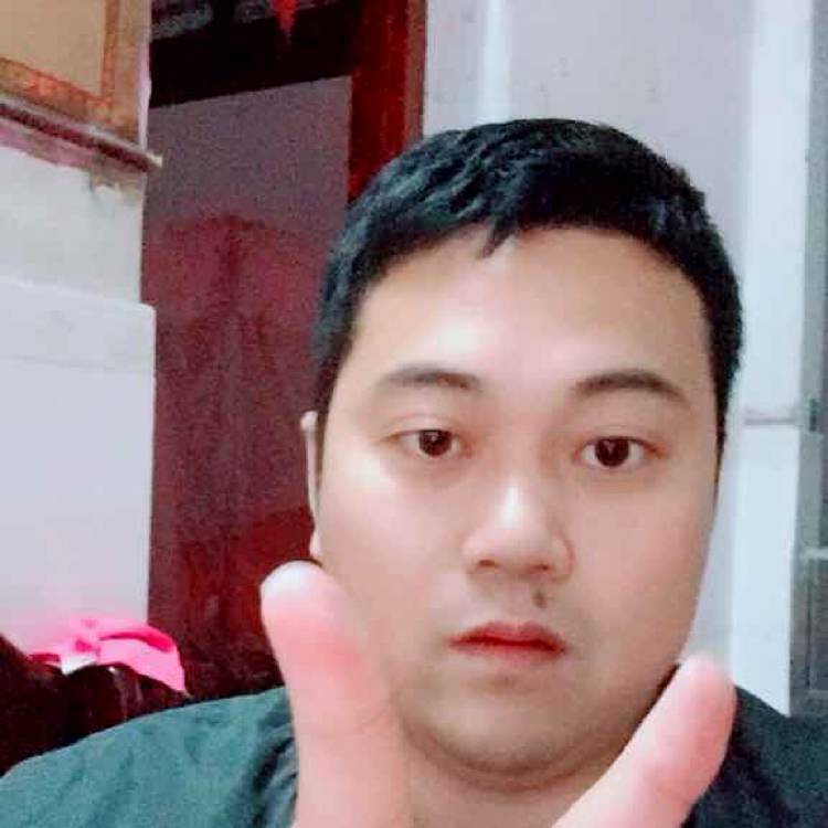 幸福踢薯片的照片
