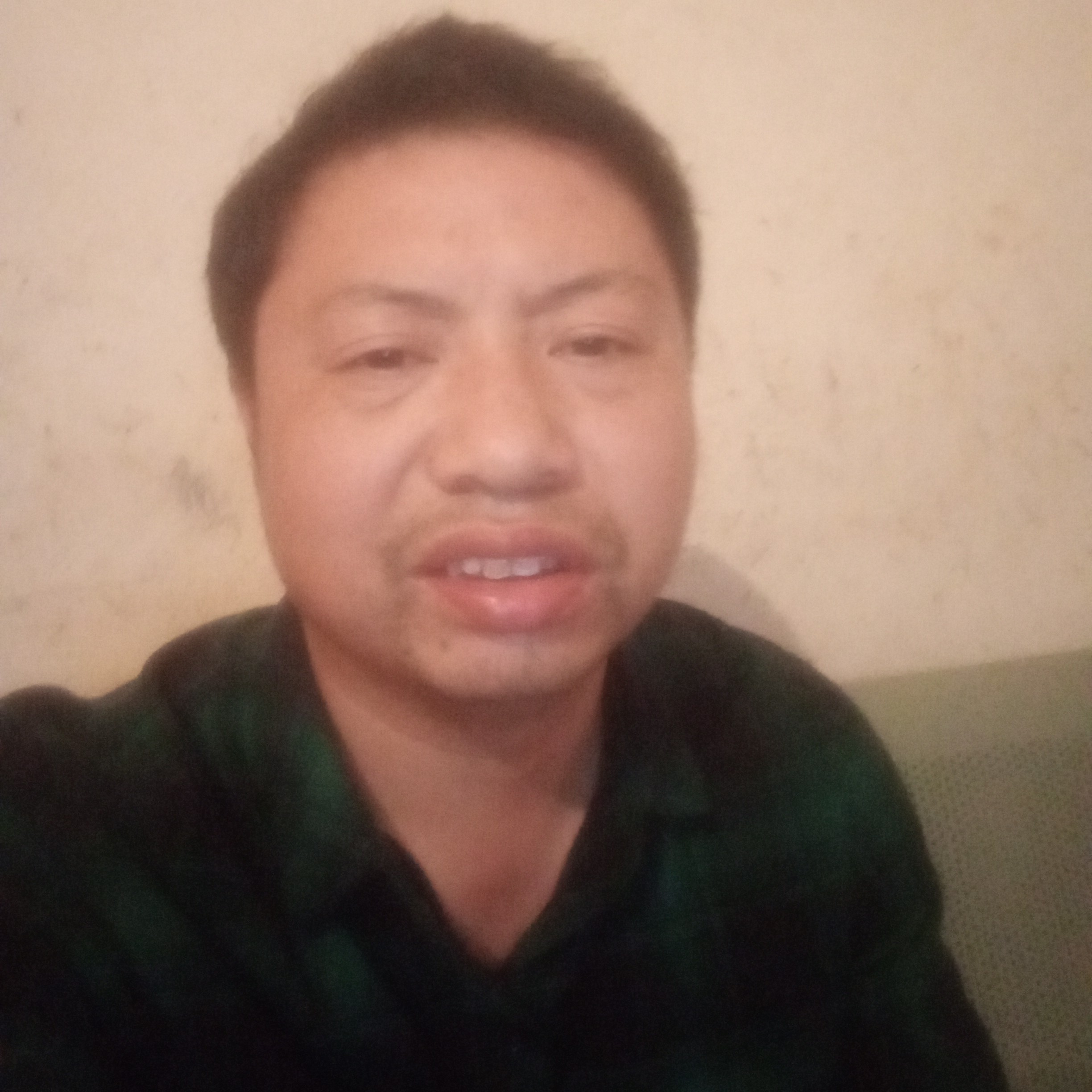 美女笑无奈的照片