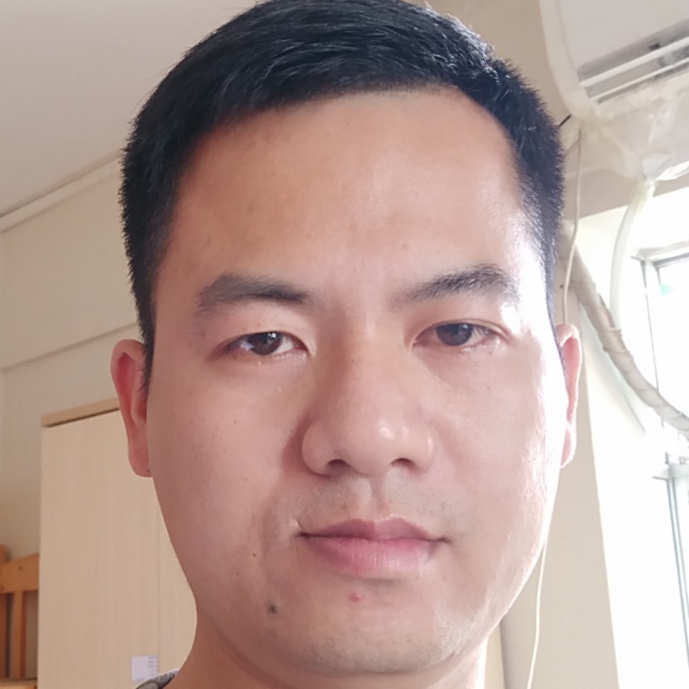 小土豆漫步美丽的照片