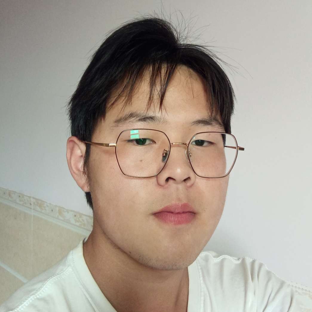 小松鼠凝眸光亮的照片
