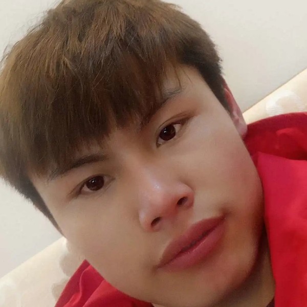 高大倾心爆米花的照片