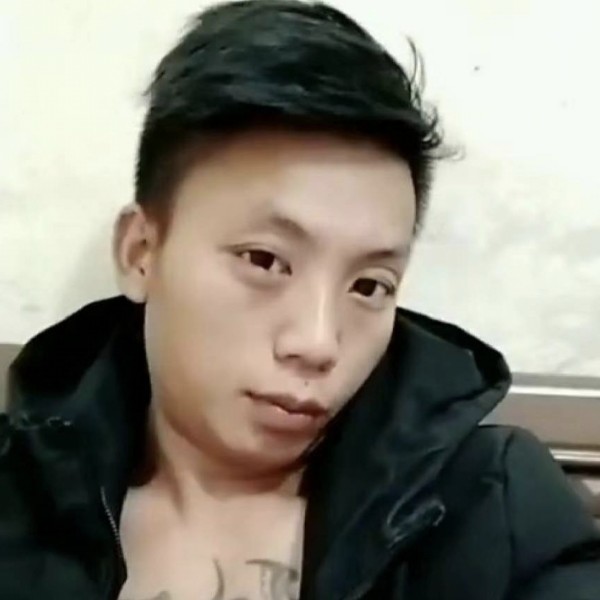 村里的单身的照片