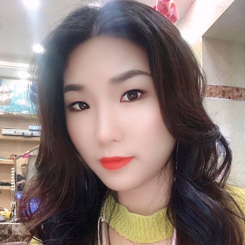 涟漪蹙眉忧郁的照片
