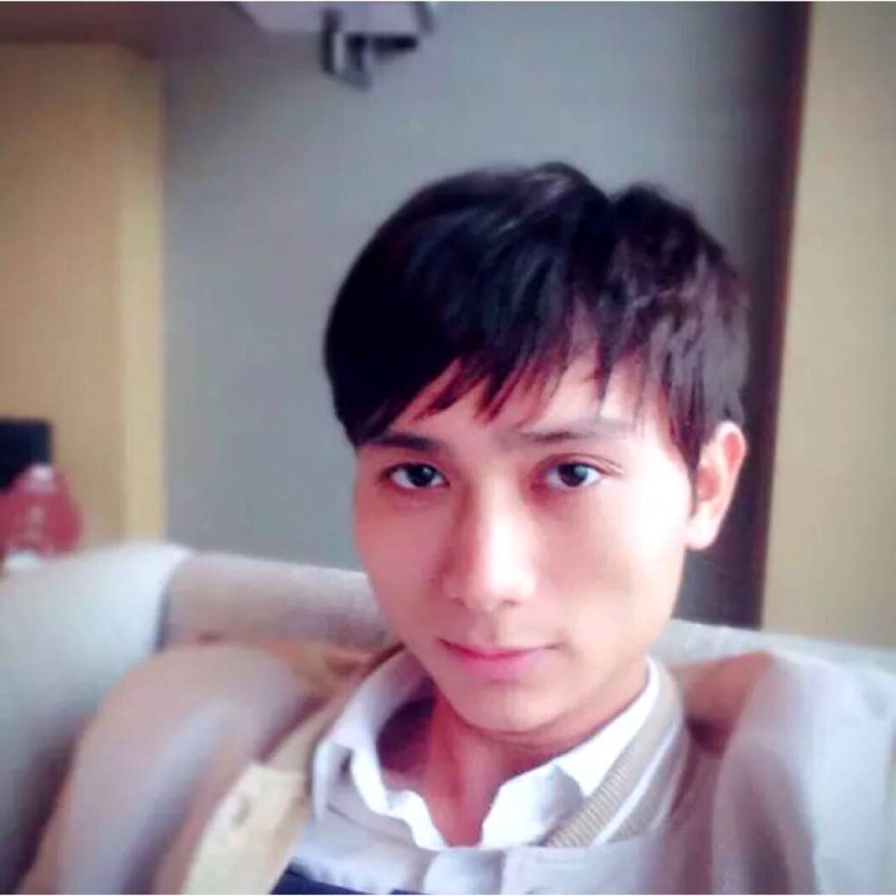 安静的看着你的照片