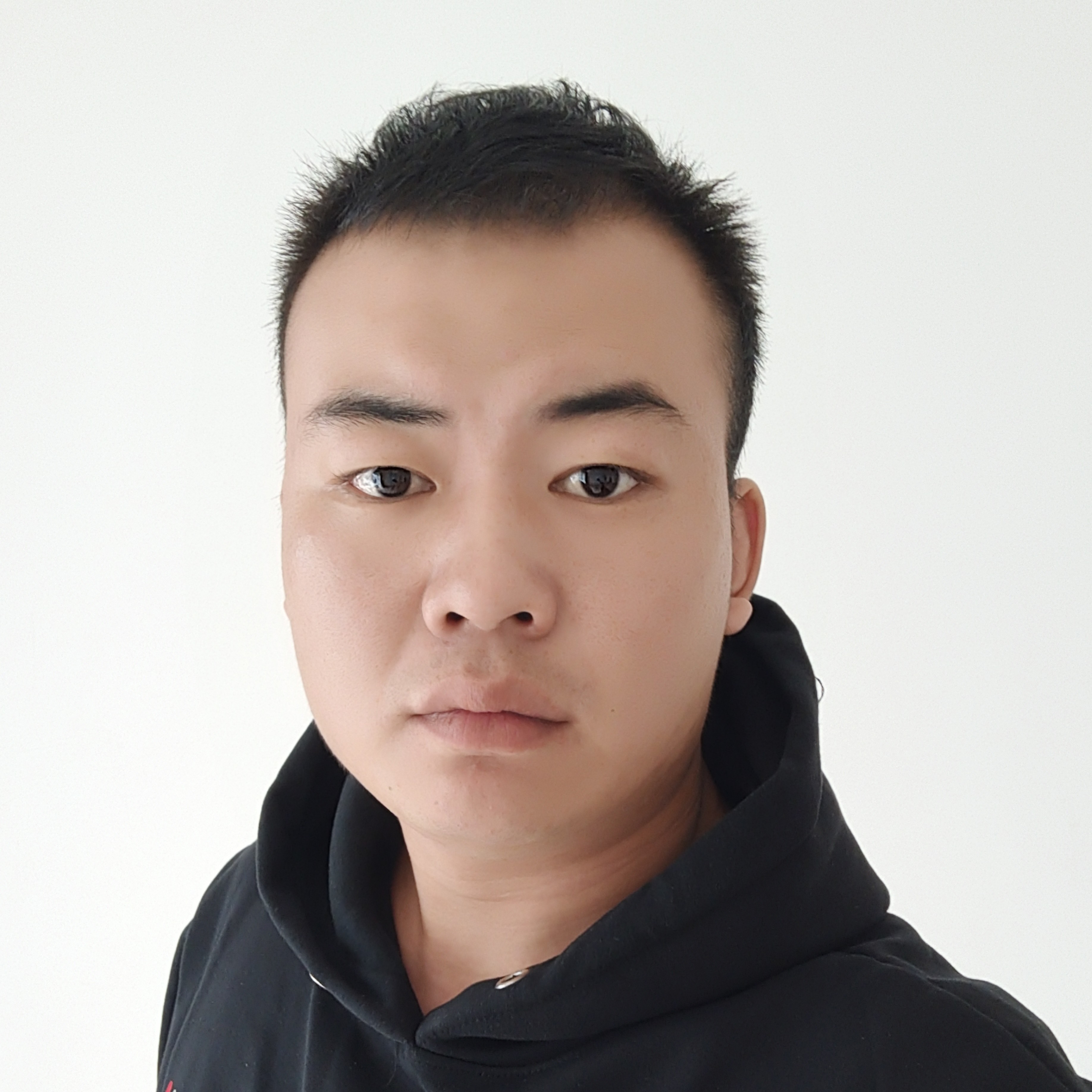 年轻笑大碗的照片