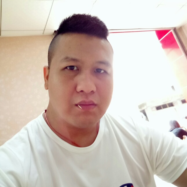 钢铁侠漠然的照片
