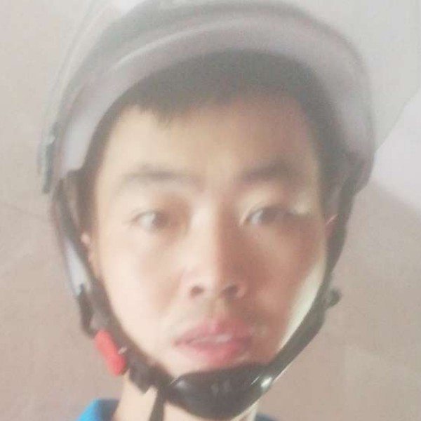 坦率踢高山的照片