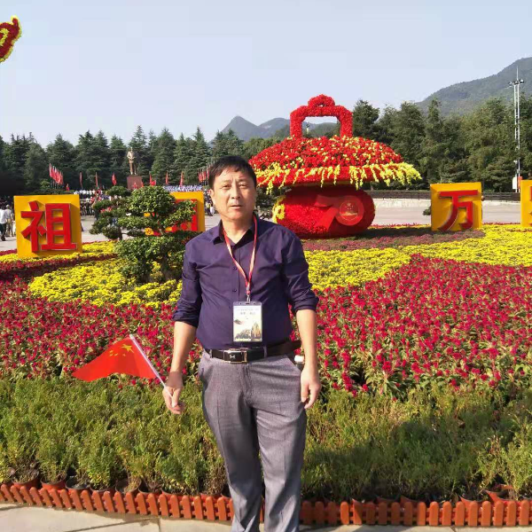 机器猫等待聪慧的照片