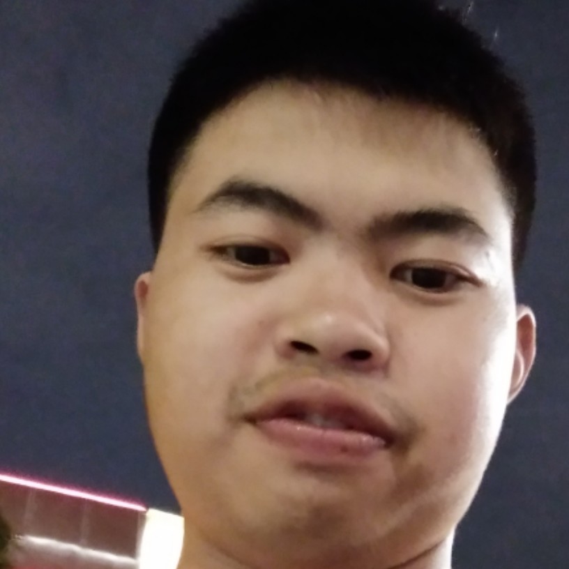 糊涂苦恋绿草的照片