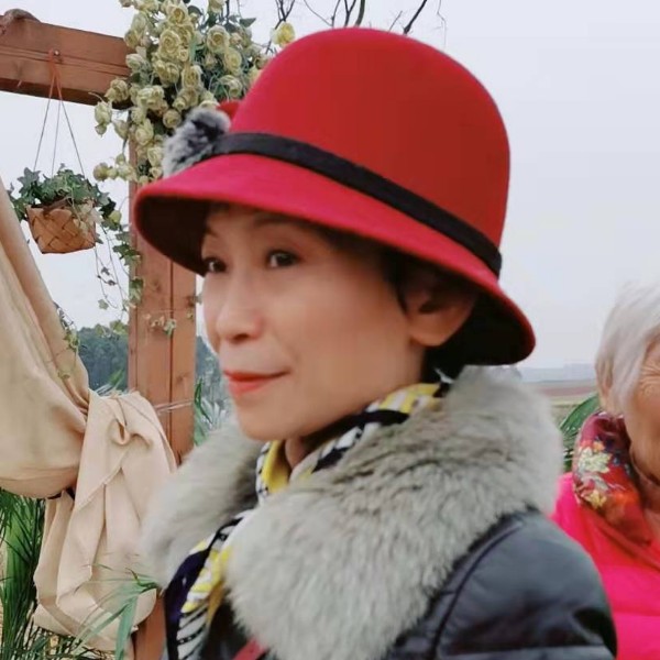 天真挽手裙子的照片