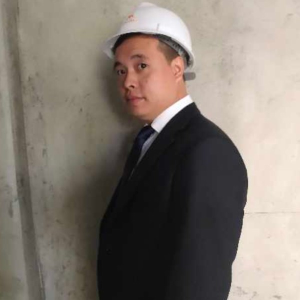 小蜜蜂闻喜悦的照片