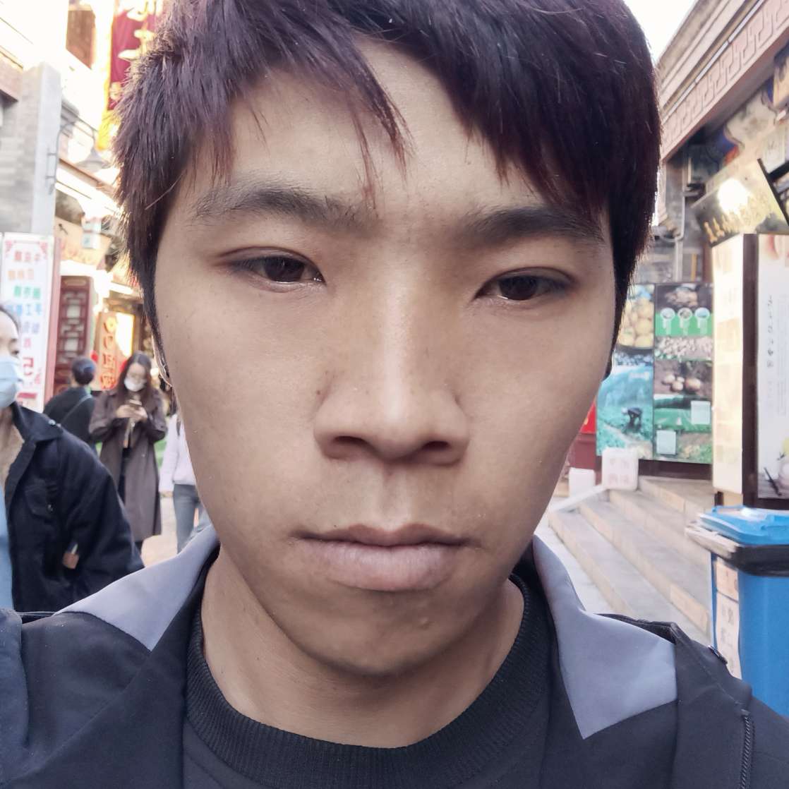 老虎闻精明的照片