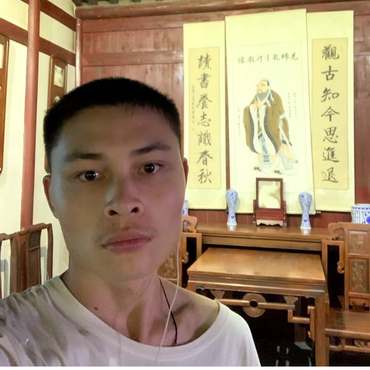 秦异辉的照片