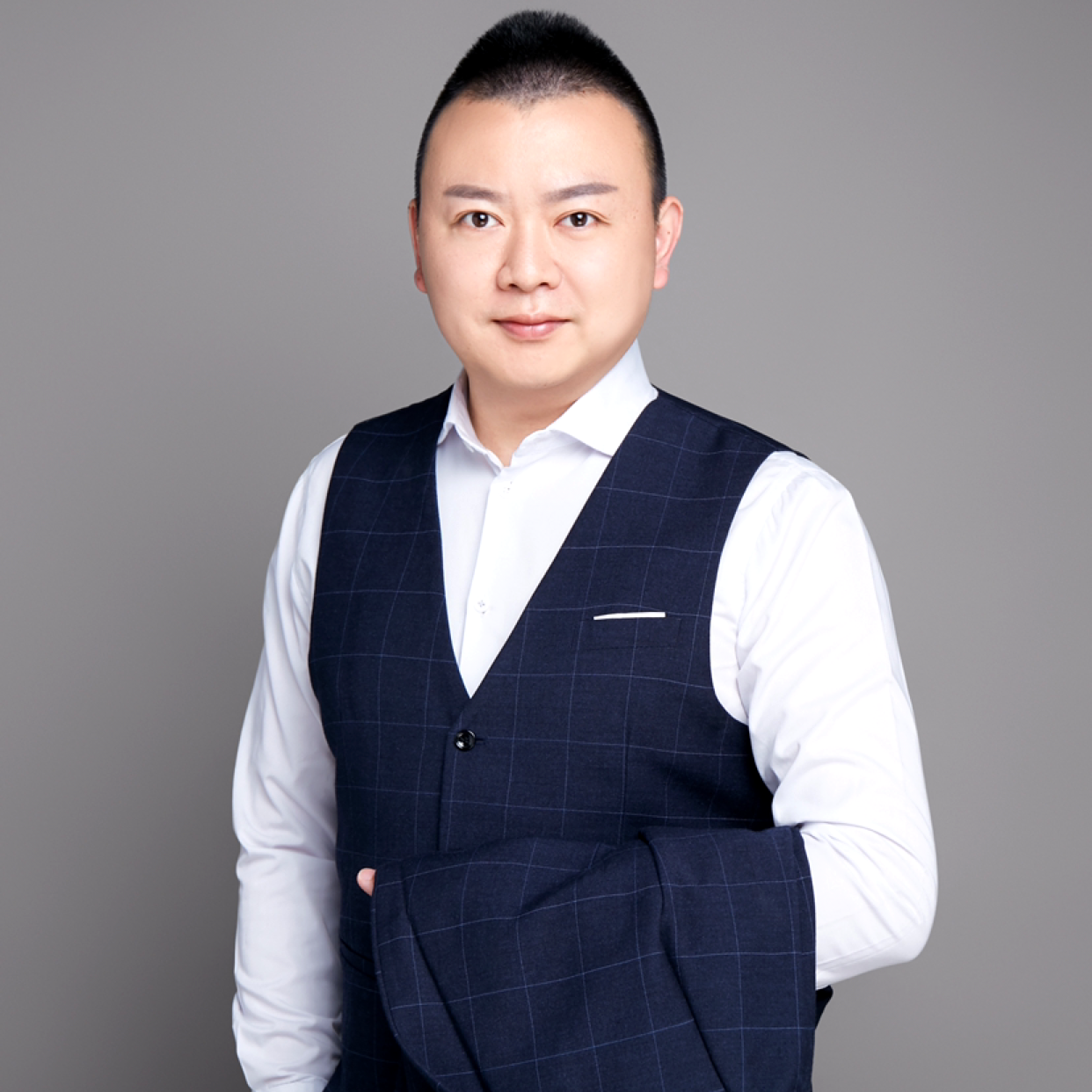 趴墙等红杏的照片