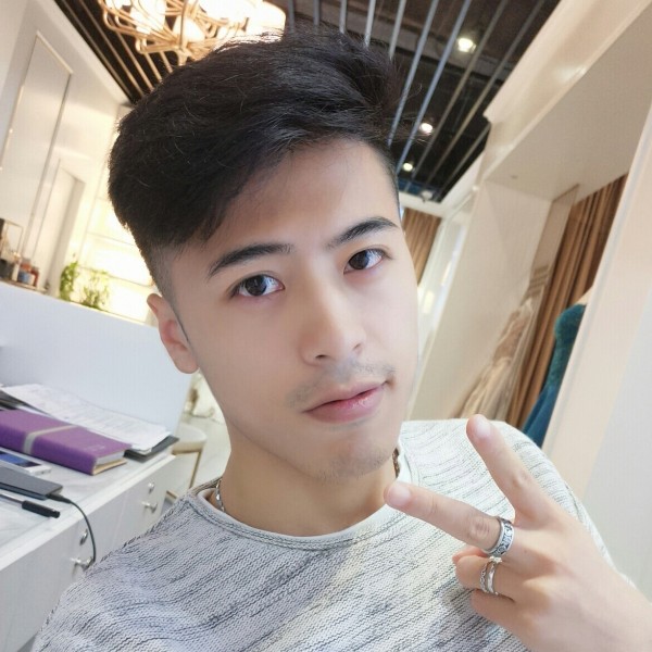 浮波愿纯情的照片