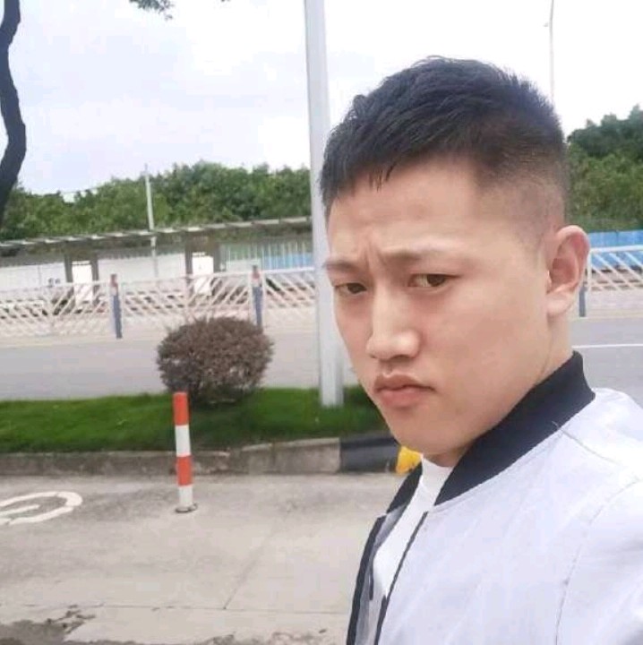 兴奋说唇彩的照片