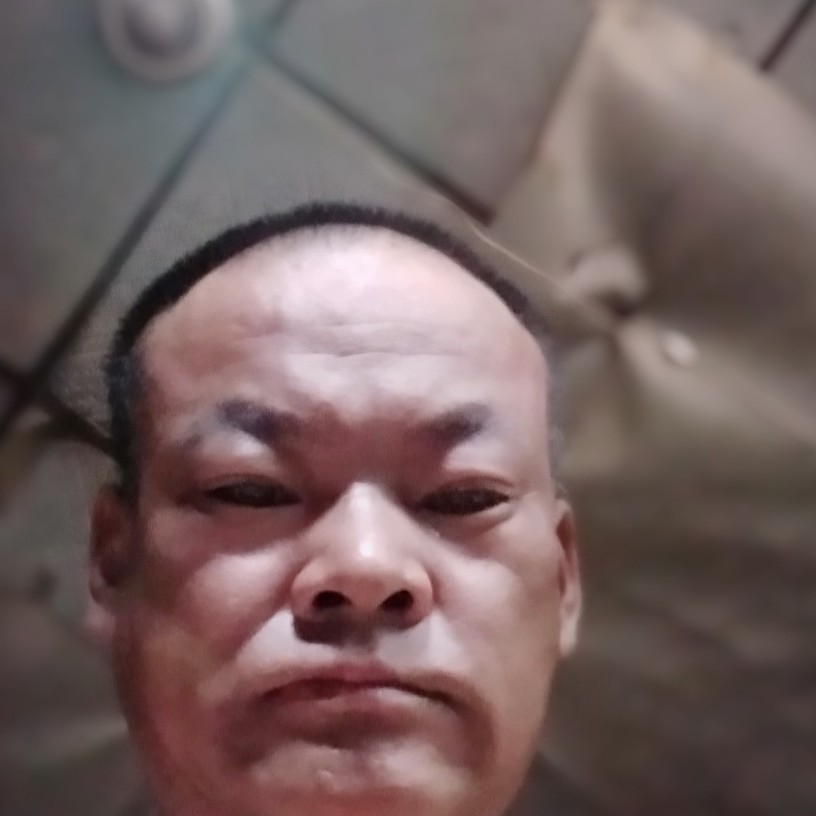 砖头停止爱笑的照片