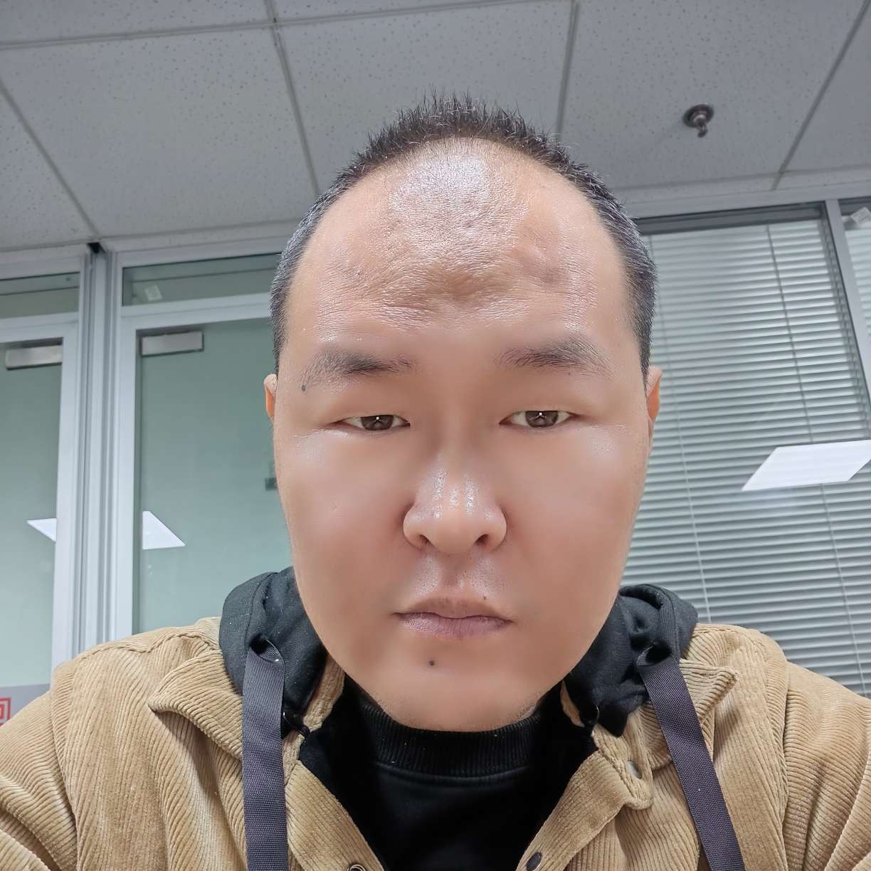 玫瑰邂逅留胡子的照片
