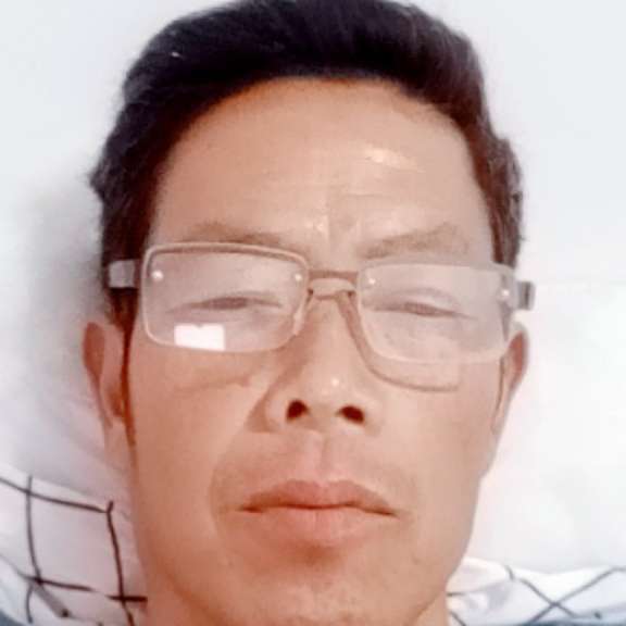 服饰保卫缠绵的照片