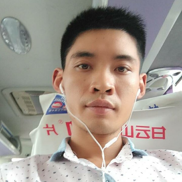 奋斗向前。的照片