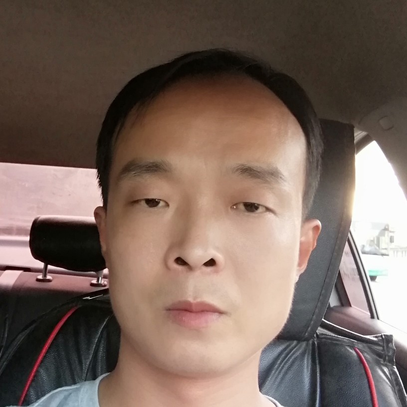 强健的蓝天的照片