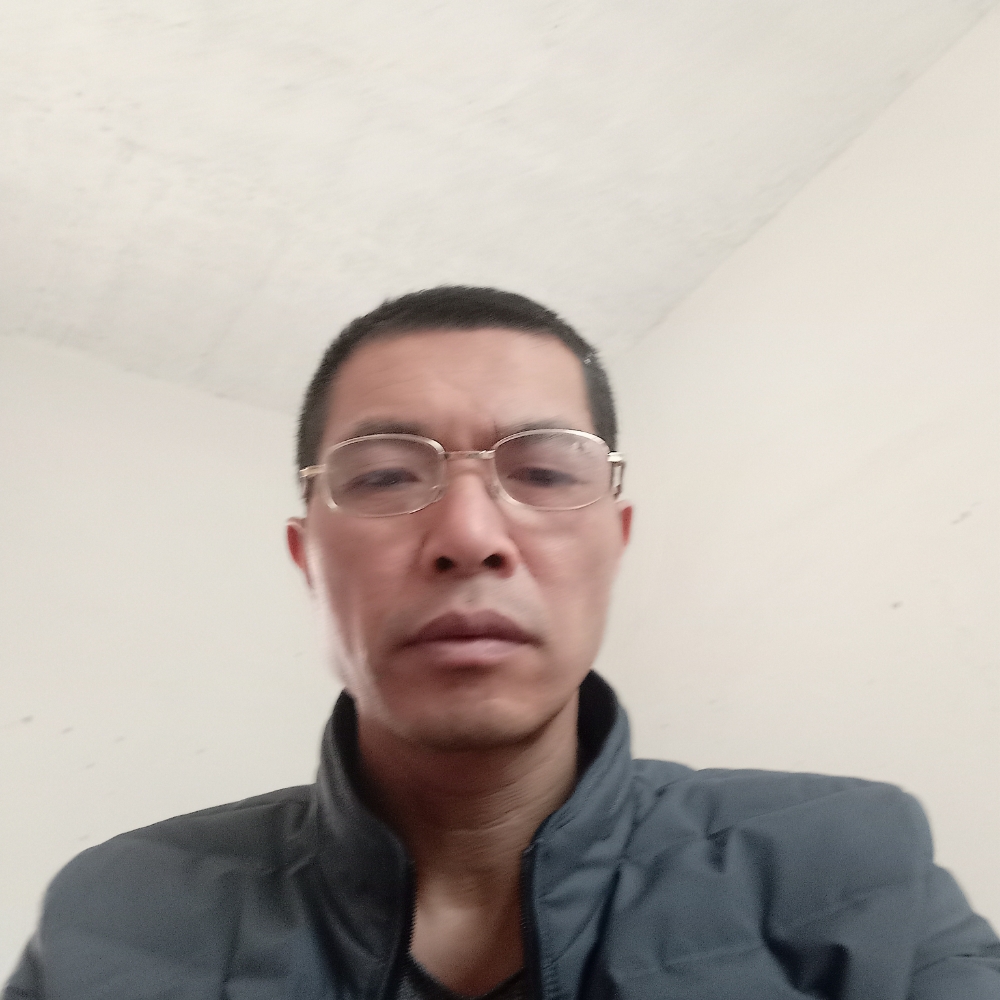 草莓相许不安的照片