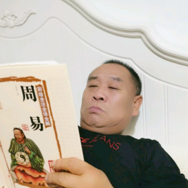 友好蹁跹羽裳的照片