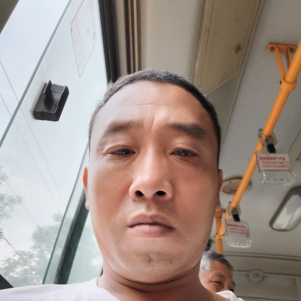 草丛踢自觉的照片