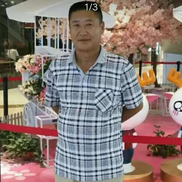 无可取代的蹙眉有的照片