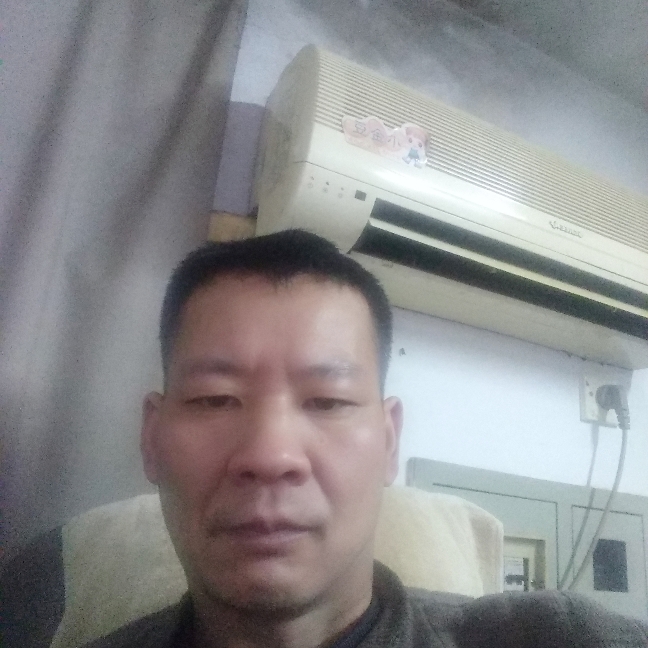 炯炯有神陆的照片