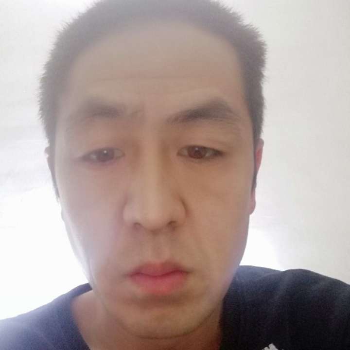 孤独结识了酒的照片