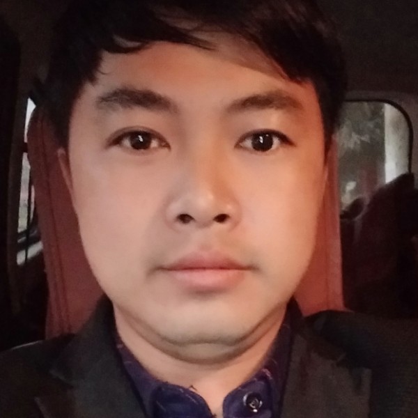 红超期待玫瑰的照片