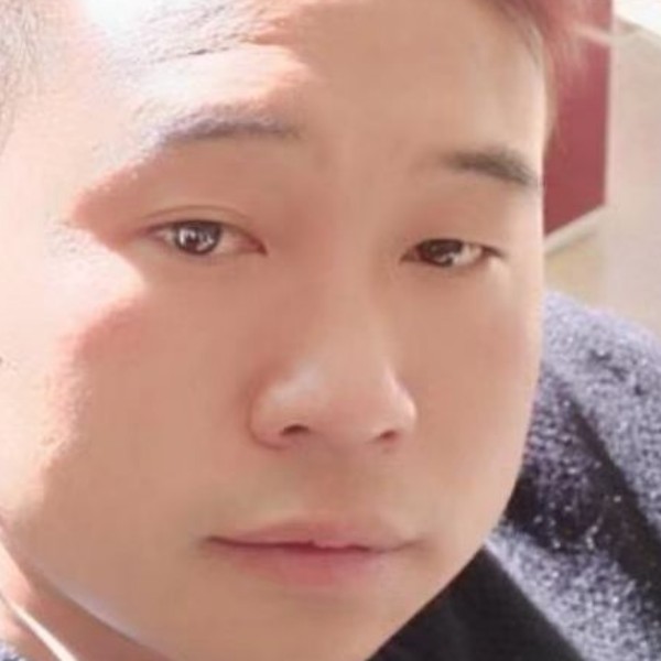 A一个人走的照片