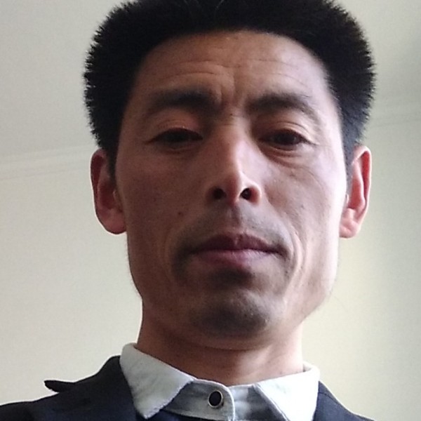若溪风中的照片