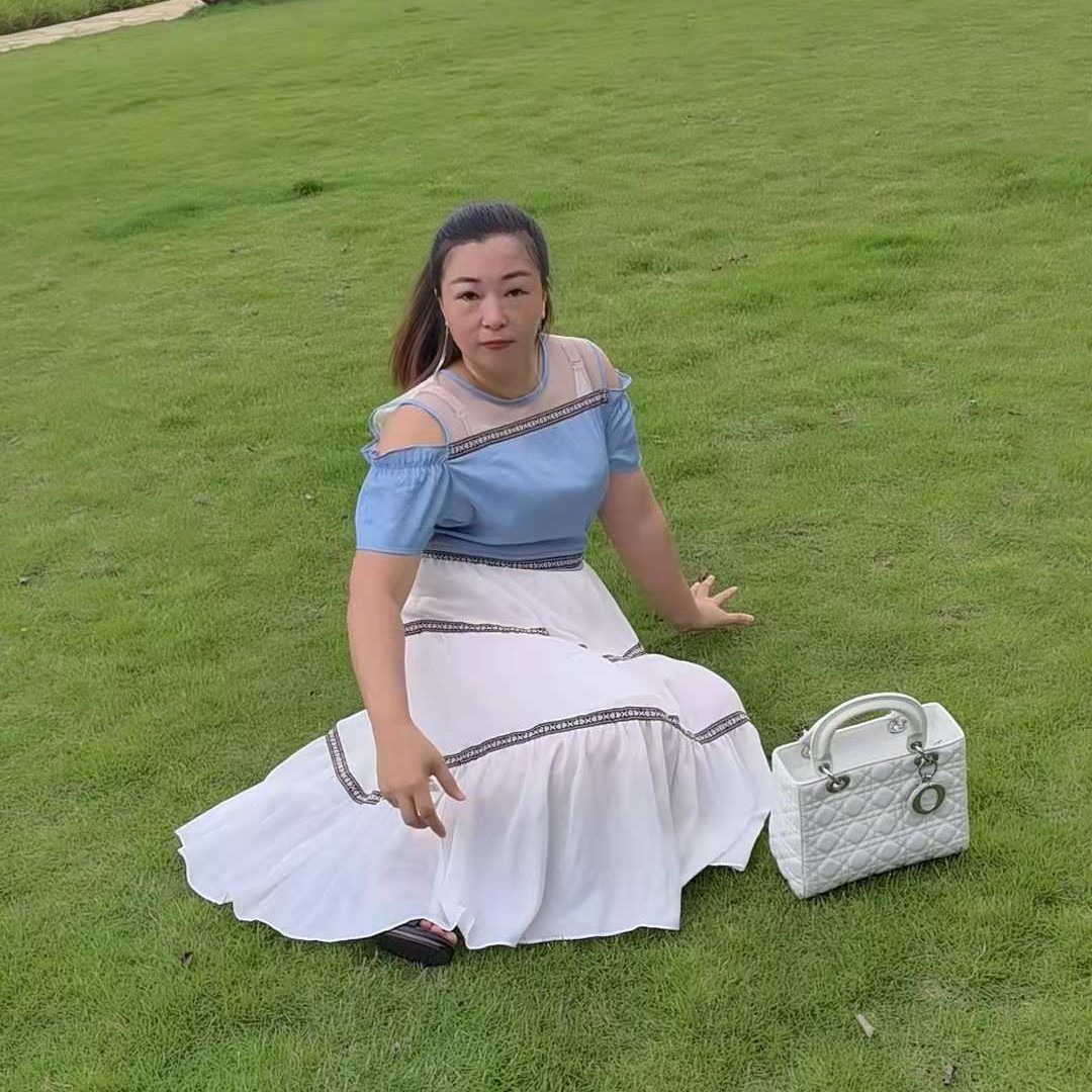 草莓相许含蓄的照片