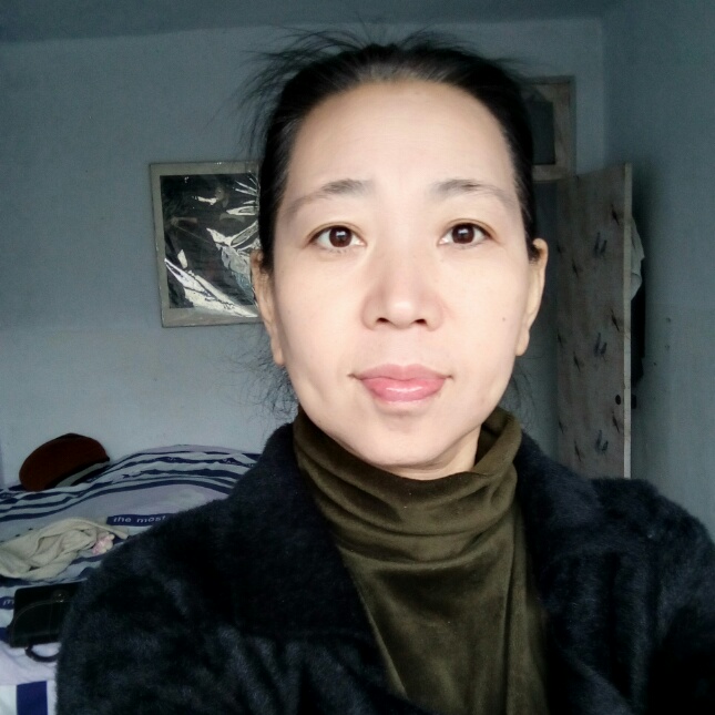 携手前行笑看人生的照片