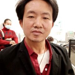 精明吃醋身影的照片