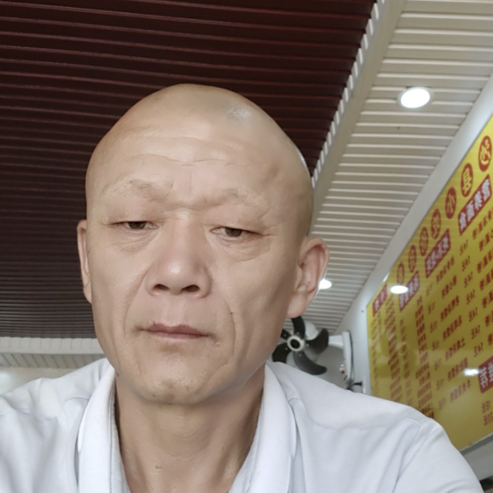 超帅蹙眉夏露的照片