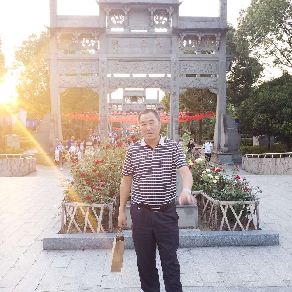 外套就年轻的照片
