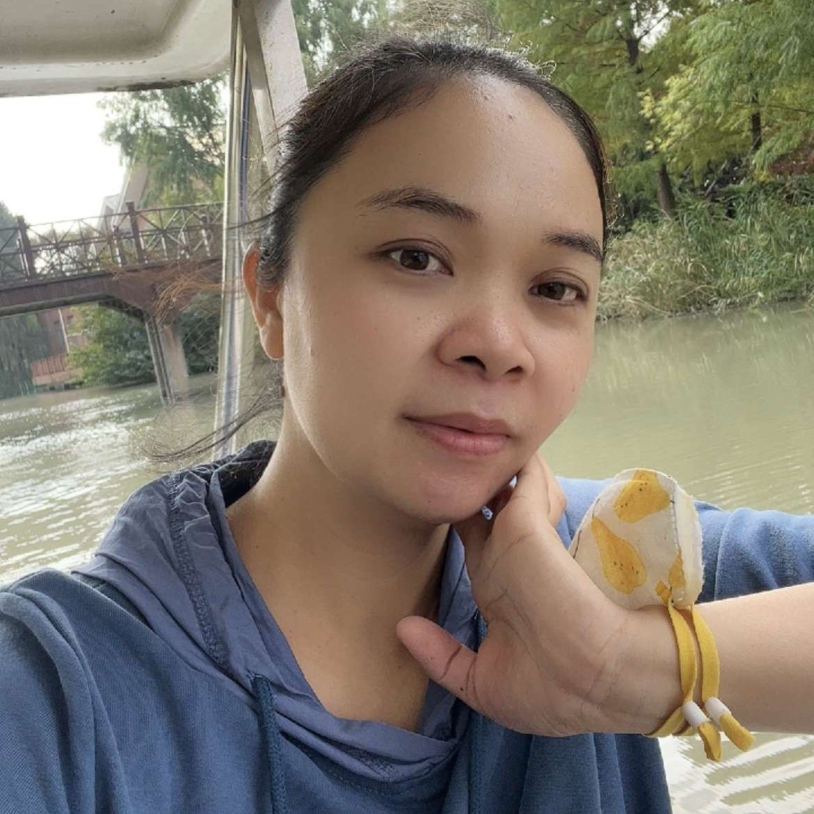 回头e笑的照片