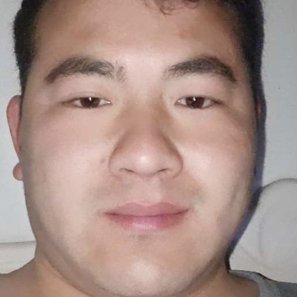 红尘与帅气的照片