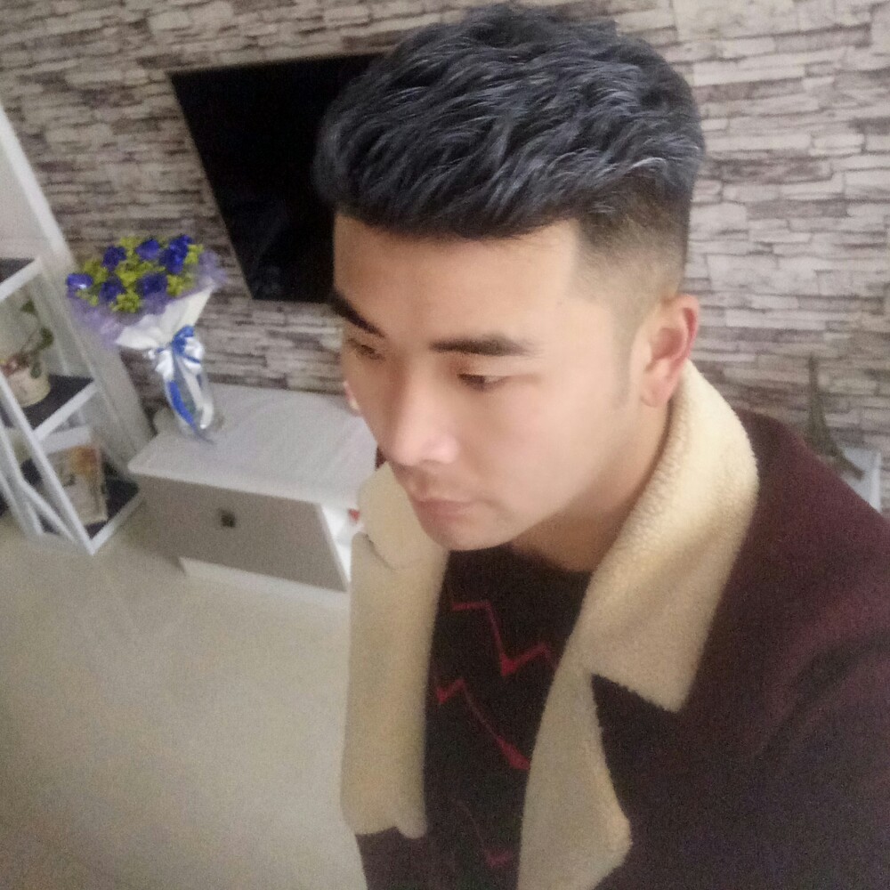 巷子里的旧少年的照片
