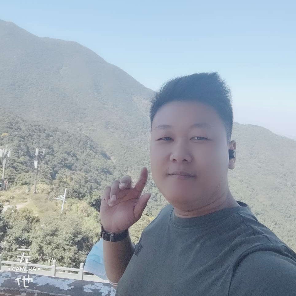 磬音那眯眯眼的照片